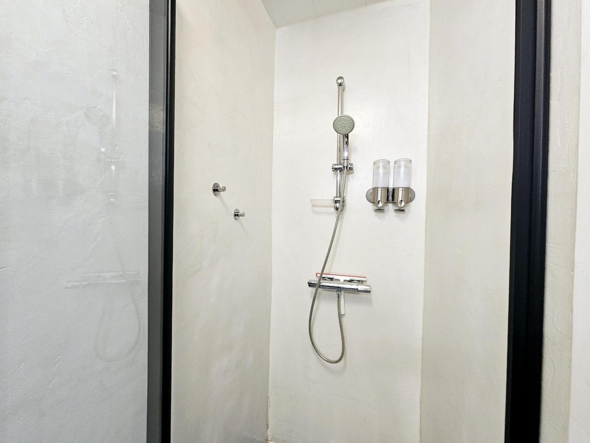 Refuge Urbain - Ideal Pro, Familles & Amis - Le Calme En Hypercentre - Wifi Haut Debit - Netflix - Machine A Laver - Gare, Cathedrale, Commerces, Restaurants & Transports En Commun A Moins De 10 Minutes A Pied Reims Exterior photo
