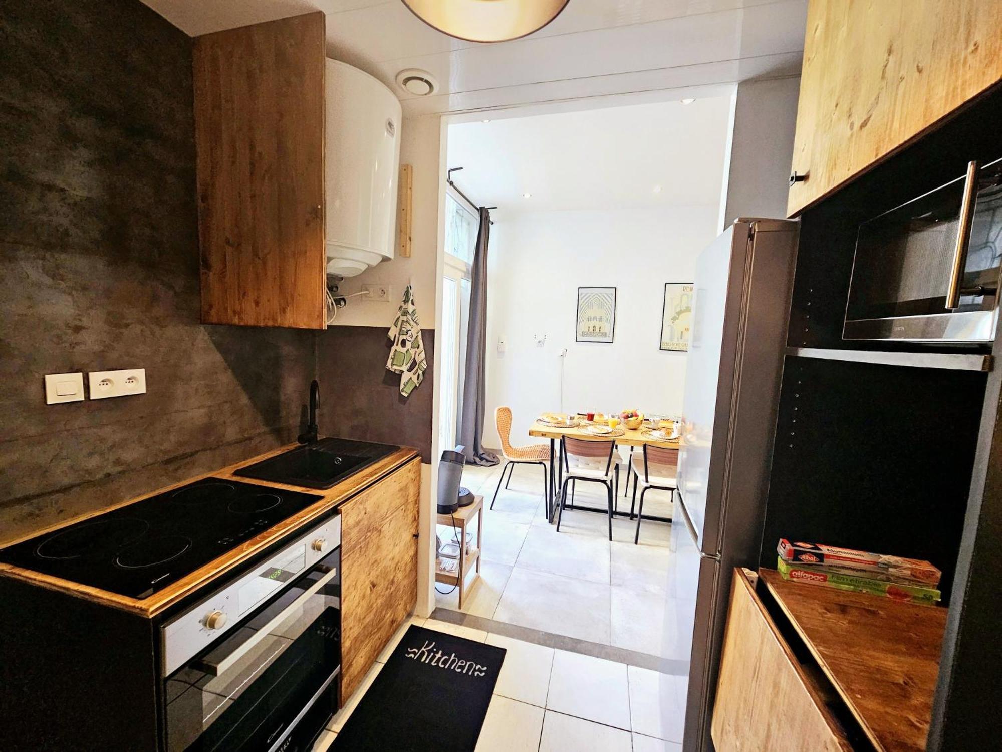 Refuge Urbain - Ideal Pro, Familles & Amis - Le Calme En Hypercentre - Wifi Haut Debit - Netflix - Machine A Laver - Gare, Cathedrale, Commerces, Restaurants & Transports En Commun A Moins De 10 Minutes A Pied Reims Exterior photo