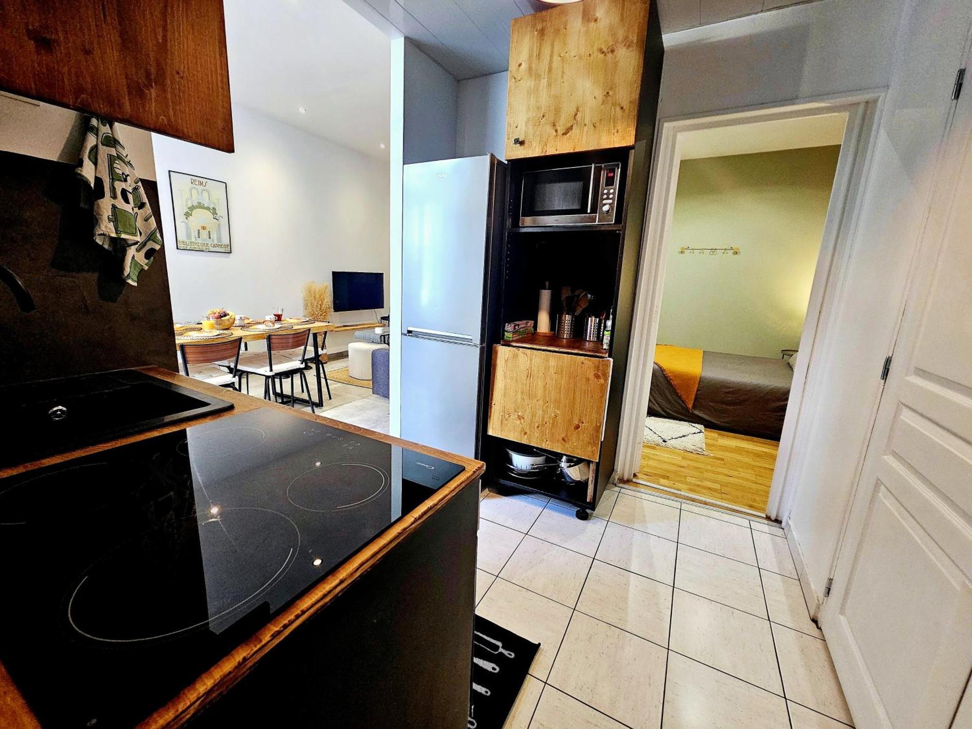 Refuge Urbain - Ideal Pro, Familles & Amis - Le Calme En Hypercentre - Wifi Haut Debit - Netflix - Machine A Laver - Gare, Cathedrale, Commerces, Restaurants & Transports En Commun A Moins De 10 Minutes A Pied Reims Exterior photo